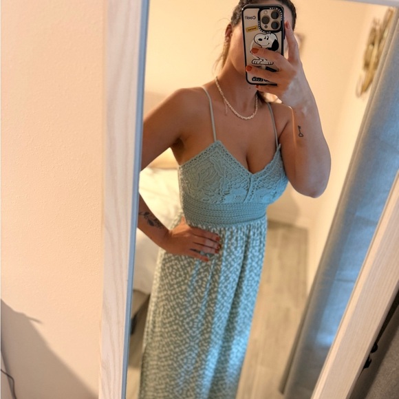 Elegant Lace Women’s Dress in Light Blue - Picture 2 of 4